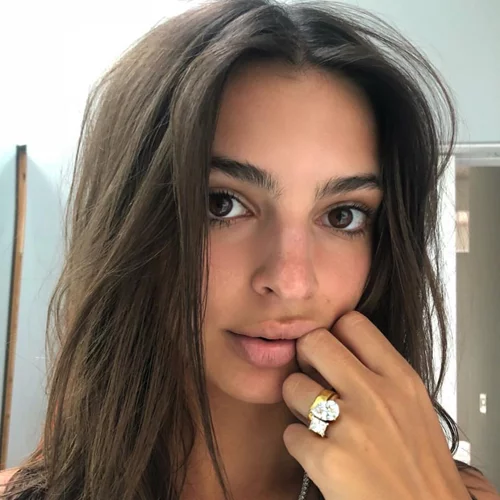 Η Emily Ratajkowski φωτογραφίζει την Lena Dunham