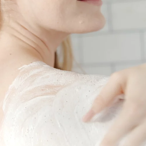 Αποφεύγεις την απολέπιση γιατί νιώθεις ότι ξηραίνει την επιδερμίδα σου; Δες εδώ τι έχουμε να σου προτείνουμε!