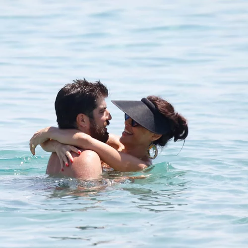 Σίσσυ Φειδά - Γιώργος Ανδρίτσος | Βόλτα για δύο στα σοκάκια της Μυκόνου