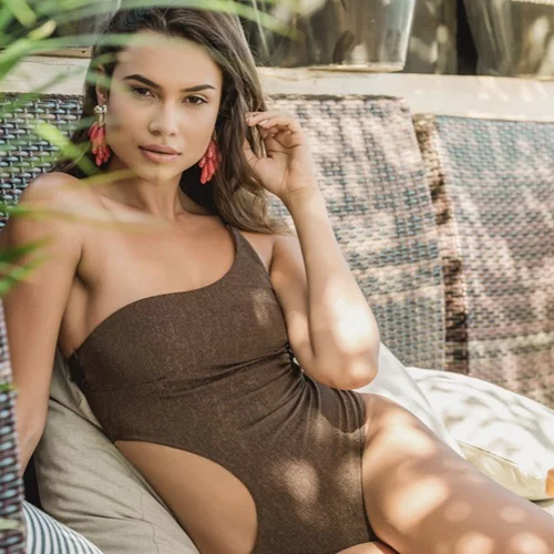 Pelican Vice: Τα μαγιό που θα φορέσουν όλα τα fashion girls φέτος, έχουν ελληνική υπογραφή