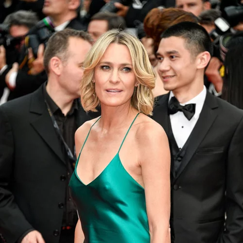 Η Robin Wright στέκεται στο πλευρό του Kevin Spacey