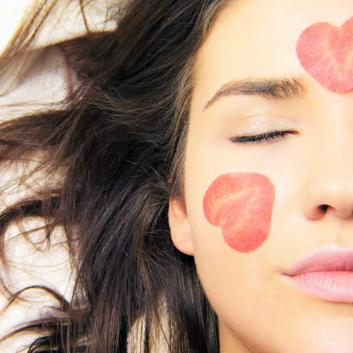 Τα φυσικά καλλυντικά που χρειάζεσαι φέτος το καλοκαίρι