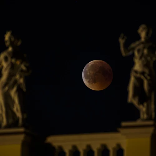 Blood Moon | Οι πιο εντυπωσιακές φωτογραφίες ανά τον κόσμο