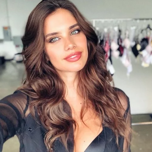 Sara Sampaio | Αποκάλυψε πως πάσχει από μια ψυχοσωματική διαταραχή