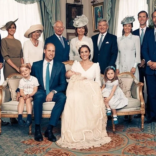 Τα επίσημα πορτραίτα από τη βάφτιση του Πρίγκιπα Louis!