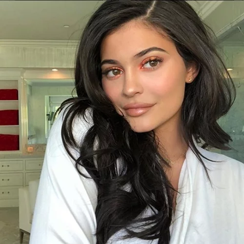 Kylie Jenner | Εσύ την έχεις δει με γυαλιά μυωπίας;