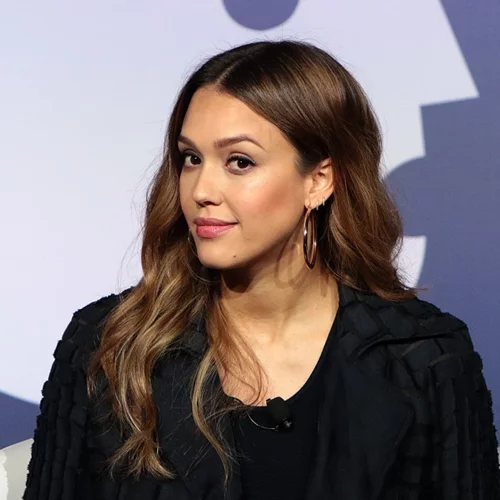 H Jessica Alba έχει το πιο έξυπνο και απλό στιλιστικό τρικ για να αναβαθμίσεις το look σου