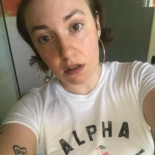 H Lena Dunham πήρε 10 κιλά και αποκαλύπτει πως είναι πιο ευτυχισμένη από ποτέ