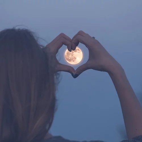 Ολική έκλειψη Σελήνης και Πανσέληνος στον Υδροχόο | Πώς θα σε επηρεάσει;