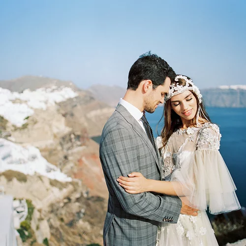 Η πιο ονειρική φωτογράφηση γάμου έγινε στη Σαντορίνη