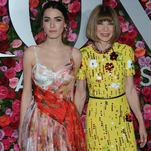 Η κόρη της Anna Wintour παντρεύτηκε - τα παπούτσια που φόρεσε όμως μας παραξένεψαν αρκετά