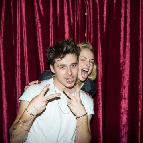 O Brooklyn Beckham φωτογραφίζει την Sophie Turner