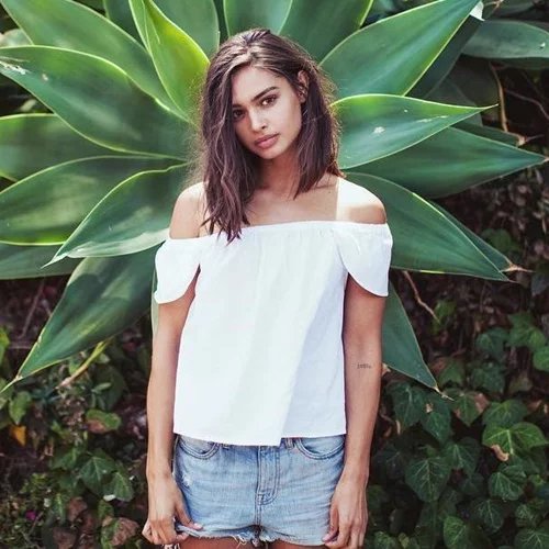 Το κορίτσι της διπλανής πόρτας του Instagram είναι η Elizabeth Sawatzky