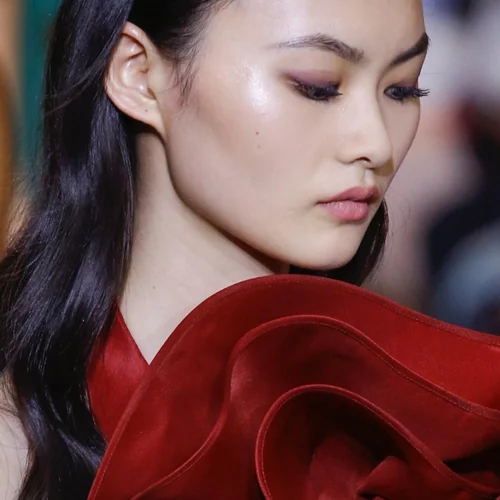 Ο Elie Saab παρουσίασε και πάλι την πιο glamorous εκδοχή της σύγχρονης γυναίκας