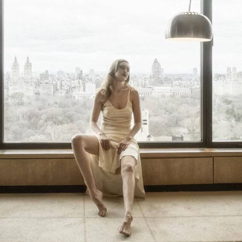 Η Gigi Hadid σε μία διαφορετική φωτογράφηση, για το νέο ημερολόγιο της Pirelli