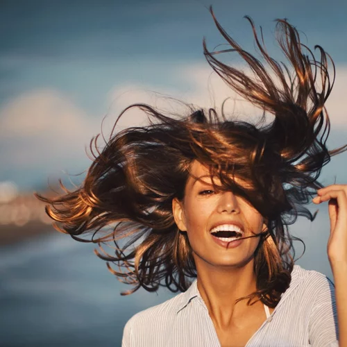 Τα 6 λάθη στα μαλλιά που σε δείχνουν μεγαλύτερη από την ηλικία σου