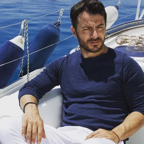 Γιώργος Αγγελόπουλος | Ποζάρει μόνο με το μαγιό του