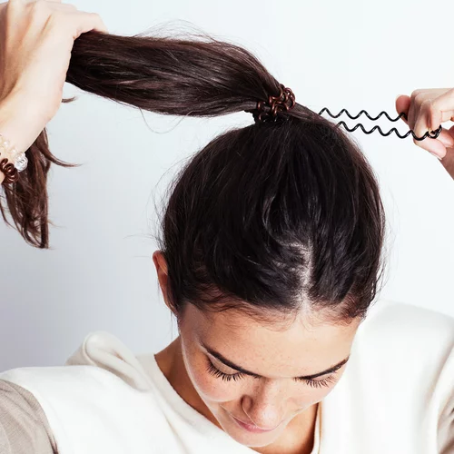 Ξεχείλωσε το αγαπημένο σου λαστιχάκι; Δες πώς θα το επαναφέρεις για να μοιάζει σαν καινούργιο!