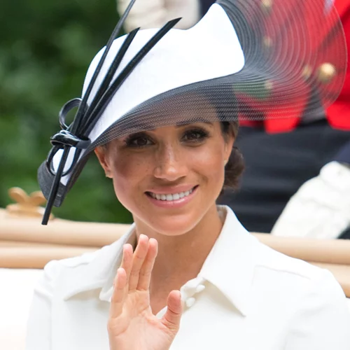 To πιο περιζήτητο clutch bag της Meghan Markle κάπου το έχουμε ξαναδεί