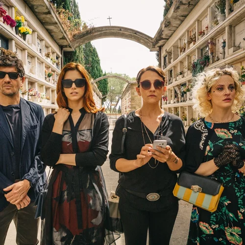 Τι δουλειά έχει μία Miss Ιταλία σε καλοκαιρινή κωμωδία;