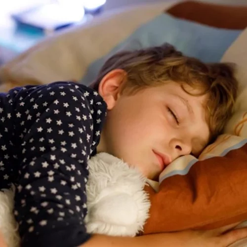 8 οφέλη που προσφέρει στα παιδιά η ρουτίνα πριν τον ύπνο