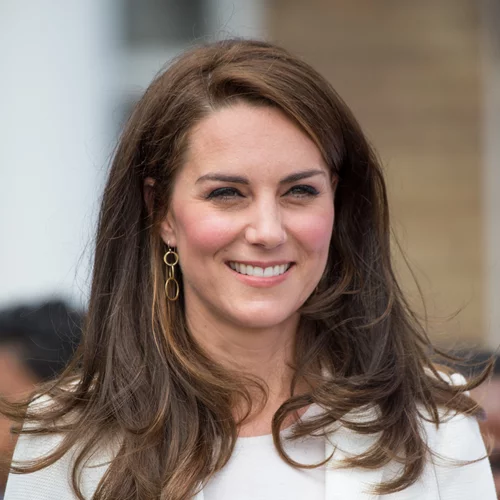 Θυμόμαστε τι φόρεσε η Kate Middleton στις βαφτίσεις των George και Charlotte