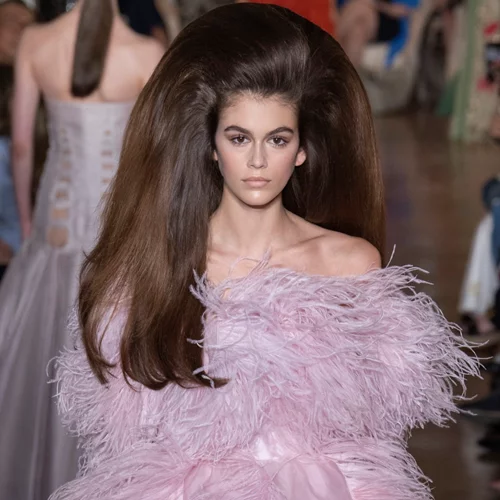 Massive Hair: Τι συμβαίνει με τον υπερβολικό όγκο στα μαλλιά; Διάβασέ το, θα γελάσεις!