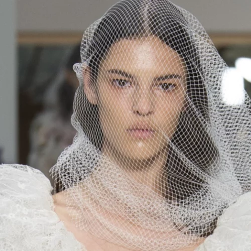 Τα bridal looks που ξεχωρίσαμε από την Εβδομάδα Μόδας Υψηλής Ραπτικής