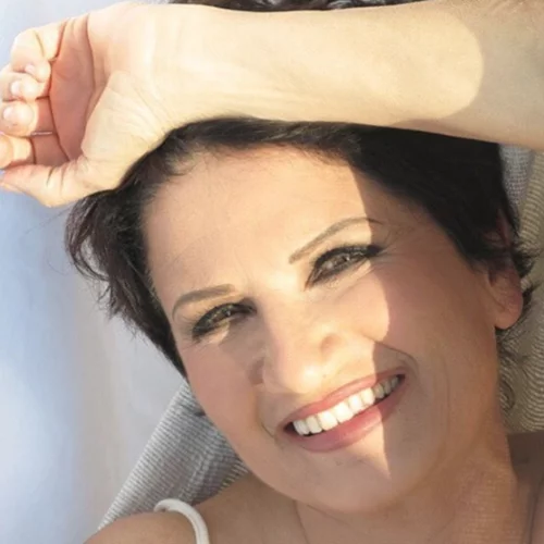 Η Άλκηστις Πρωτοψάλτη  τραγουδάει για τα παιδιά του Κάνε-Μια-Ευχή Ελλάδος!