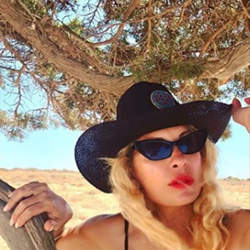 Ελένη Μενεγάκη | Μοιράστηκε την πιο γραφική και Κυκλαδίτικη φωτογραφία