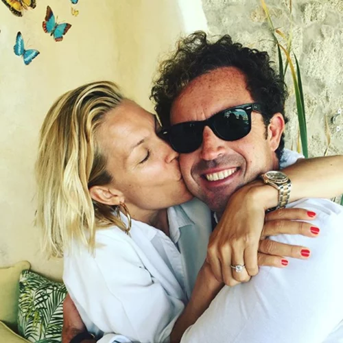 Βίκυ Καγιά - Ηλίας Κρασσάς | Τρυφερές στιγμές και παιχνίδια με τα παιδιά τους στη Μύκονο