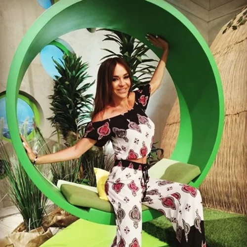 Νικολέττα Καρρά | Ποζάρει με μπικίνι και μας δείχνει το αψεγάδιαστο σώμα της!