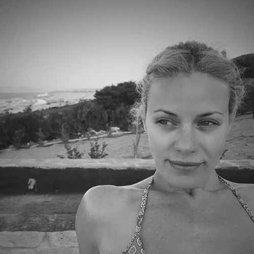 Ζέτα Μακρυπούλια | Έχει τα γενέθλιά της και δημοσίευσε ποίημα του Ελύτη