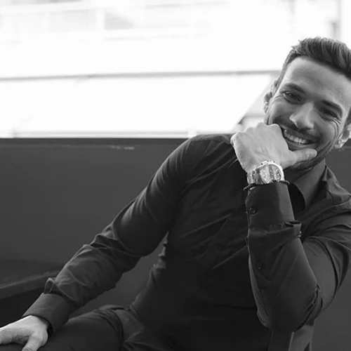 Ο Κώστας Τσουρός "καρφώνει" τους Έλληνες celebrities: "Σταματήστε πια να ζείτε μες την υποκρισία, όλα για τα likes"