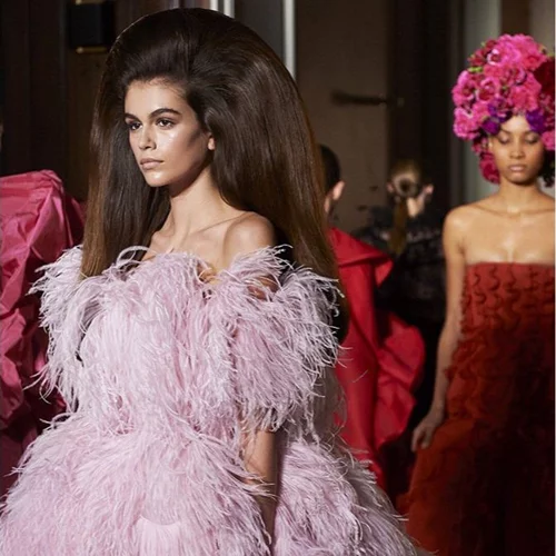 Bouffant: Μία αναδρομή στο ρετρό χτένισμα που είδαμε στο show του Valentino