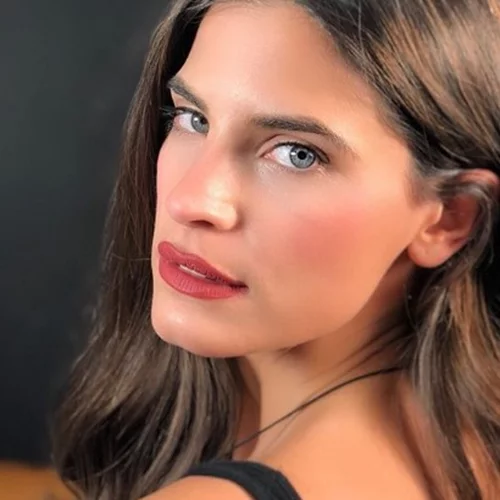 Κι όμως η Χριστίνα Μπόμπα έχει ντυθεί άλλες δύο φορές νύφη