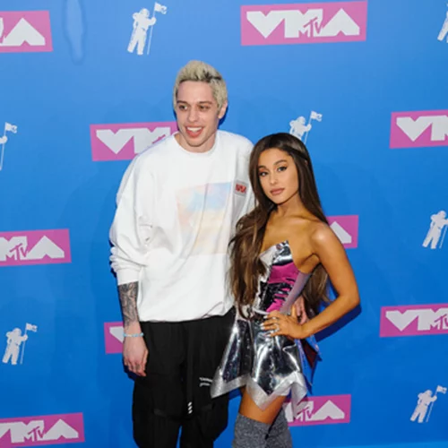 Ariana Grande | Απαντά σε προσβλητικά σχόλια που αφορούν τον φίλο της