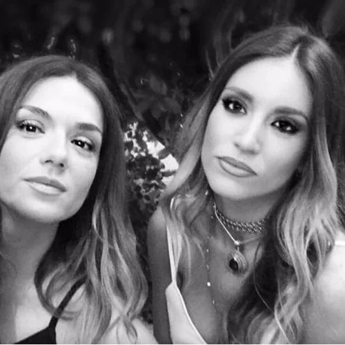 Αθηνά Οικονομάκου - Βάσω Λασκαράκη | Μαζί στη Μύκονο