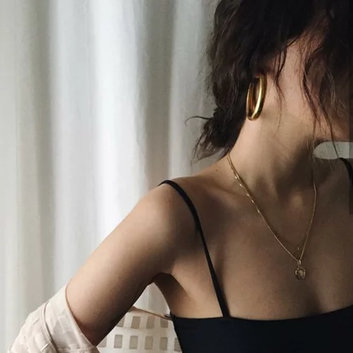 Βάλε οδοντόκρεμα στο στήθος σου και αυτό θα δείχνει μεγαλύτερο! Τι άλλο θα δούμε στο Ίντερνετ;