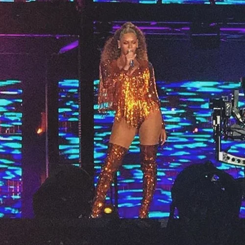 Beyonce: Με δημιουργία Έλληνα σχεδιαστή στην περιοδεία της