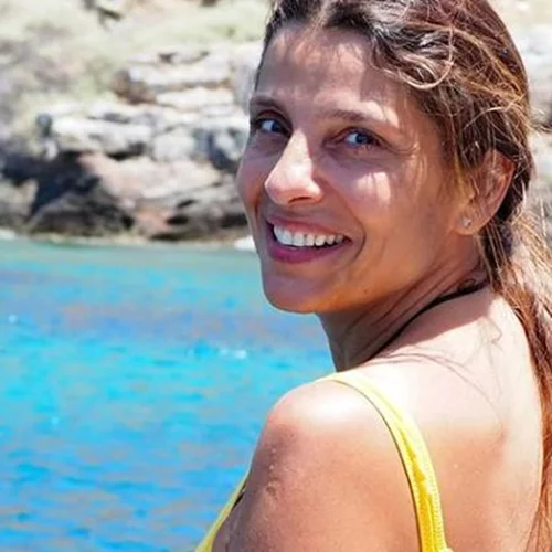 Πόπη Τσαπανίδου | Ποζάρει με μαγιό και χωρίς ίχνος μακιγιάζ!
