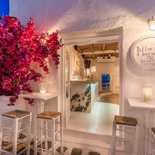 Το Linardo είναι η ιστορία της νυχτερινής Πάρου