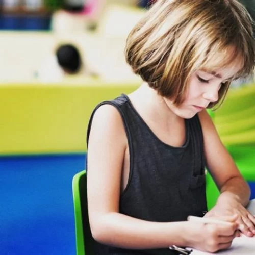 Οι 4 φάσεις που περνούν παιδιά και γονείς κατά τη μετάβαση από το Δημοτικό στο Γυμνάσιο