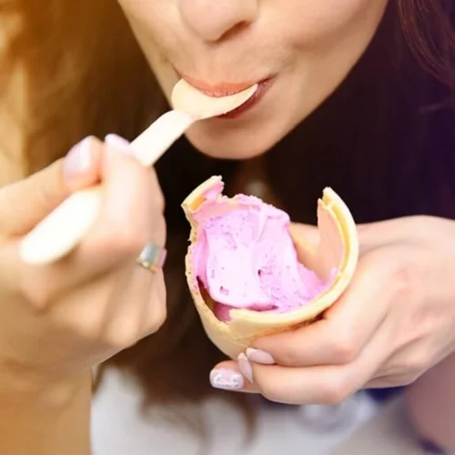 Πώς θα εντάξεις το παγωτό στη δίαιτα (κι όμως γίνεται λέει η διαιτολόγος)