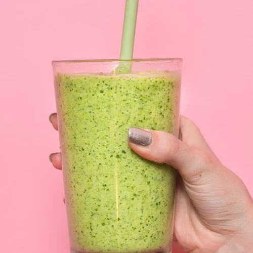 Πράσινο smoothie για γρήγορη αποτοξίνωση μετά τις διακοπές