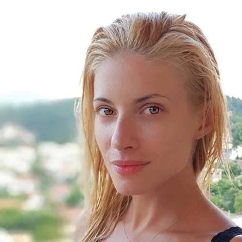 Ευαγγελία Αραβανή | "Έριξε" το Instagram με το μικροσκοπικό μπικίνι της