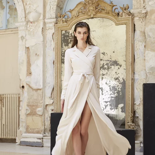 Δες τα αέρινα φορέματα που ξεχωρίσαμε από τη νέα συλλογή της Lynne