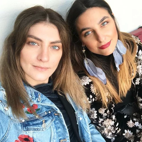 Υβόννη Ντόστα - Βασιλική Ρούσσου | Έγιναν νονές και φόρεσαν το ίδιο φόρεμα!