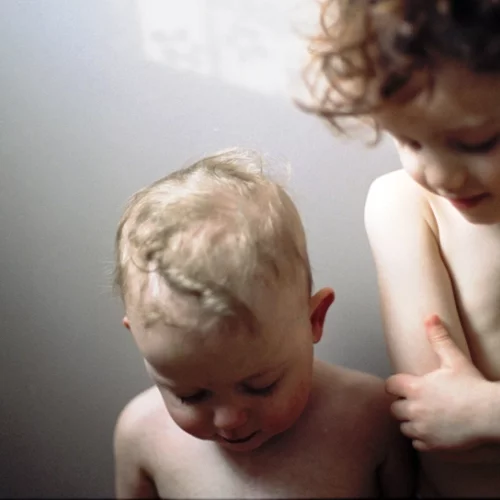 Τα παιδικά βιβλία που θα βοηθήσουν τα παιδιά να αποδεχθούν το νέο μωρό στην οικογένεια