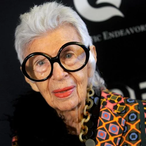 Η Iris Apfel πρόκειται να κυκλοφορήσει την αυτοβιογραφία της